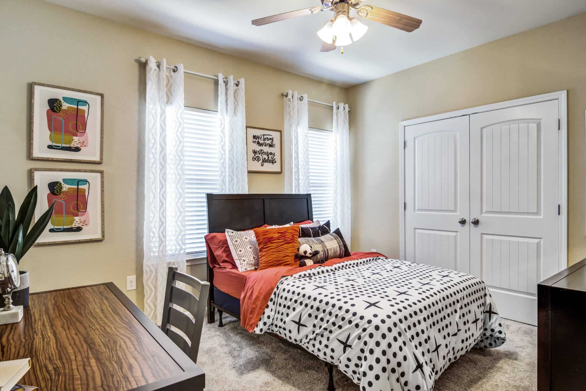 the collective at auburn luxury 2 3 and 4 bedroom off campus cottage apartments near auburn university huge private bedrooms large walk in closets